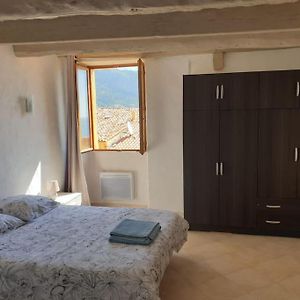Duplex vue mer 50m de la plage des Sablettes