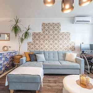 Pastelle Apartment With Own Parking Place