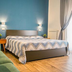Hub Ferroviario - 12 Posti Letto Per Il Tuo Gruppo A Napoli Con Wifi E Netflix