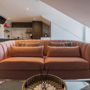 The West End Loft - 5* Retreat - Private Parking!