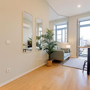 31 Janeiro 157 - Delightful 1Br Flat W/ Ac & Balcony By Lovelystay