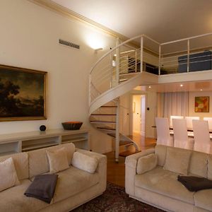 Appartement à 2 Chambres à Coucher
