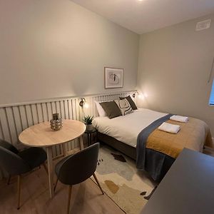 Studio Lit King-Size