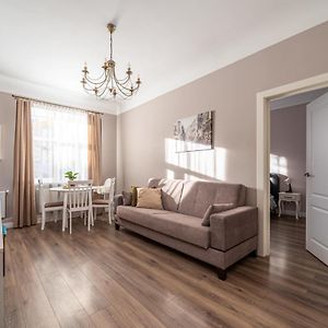 Stylish Latvian Classic 1-Bedroom Apartment Near City Center, Parks & Public Transport Links