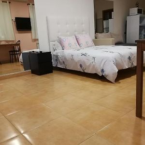 Studio Lit King-Size