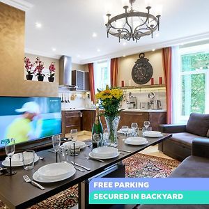 Appartement Luxe à 2 Chambres à Coucher