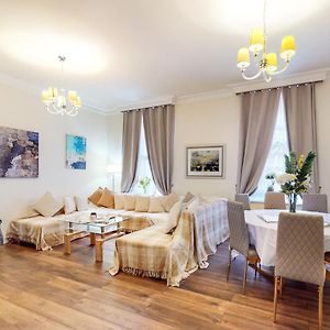 Appartement de Luxe à 3 Chambres à Coucher