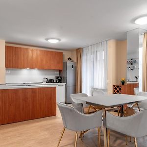 Appartement à 3 Chambres à Coucher