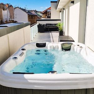 Appartement à 3 Chambres à Coucher