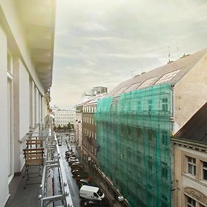 Luxury Central 150M2 Apartment On Wencelas Square With Private Garage