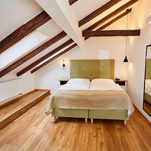 Chambre Accessible aux Personnes à Mobilité Réduite Lit King-Size