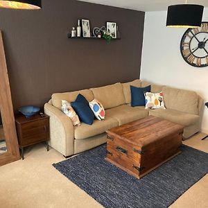 Cheerful Home For Football, Docks And City Centre