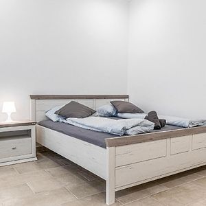 9 Min From City Center - Beautiful Studio Near U1 Reumannplatz