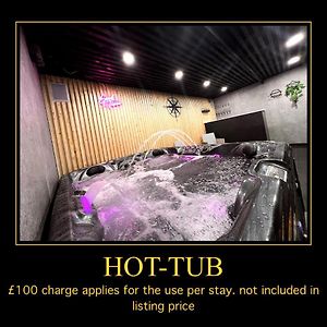 Penthouse Style Luxury 2 Bedroom House Has Hot-Tub, Extra Fees Apply