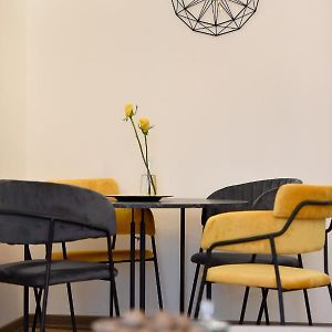 Appartement à 2 Chambres à Coucher