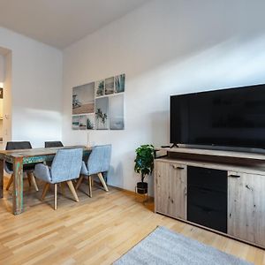 Cozy Apartment Steps Away From Subway Station