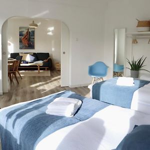Boho Apartment: Netflix + Balcony + Bathtub