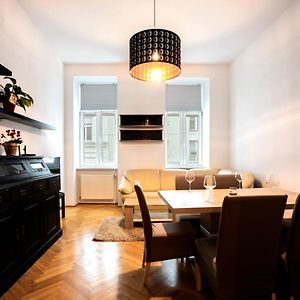 Appartement à 3 Chambres à Coucher