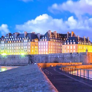 Nice 34M Near The Port Of Saint-Malo