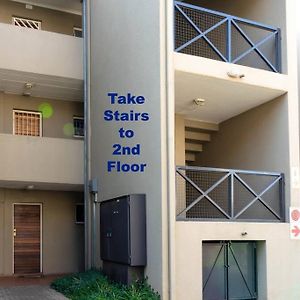 Modern Apartment In Culturally Vibrant Melville 22