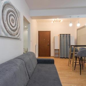 Fully Renovated 1 Bedroom Condo