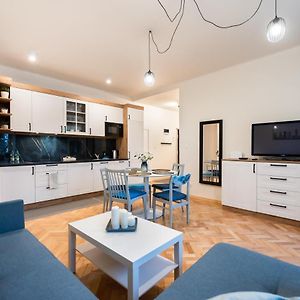 Appartement à 2 Chambres à Coucher