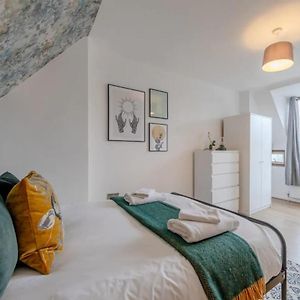 Central 3 Bedroom House With Garden