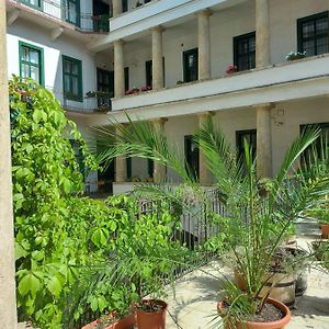 Home City Center Terrace Apartment