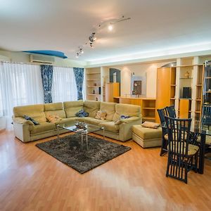 Appartement à 3 Chambres à Coucher