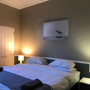 Studio Lit King-Size