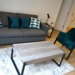 Exceptional 1King Lifestyle Apartment - Centrally Located