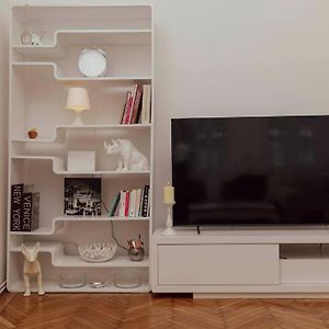 Modern Stylish Comfortable 2 Bedroom Apartment