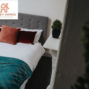 Stanley House - 7 Doubles! - Parking! - City Links By Hinkley Homes Short Lets & Serviced Accommodation