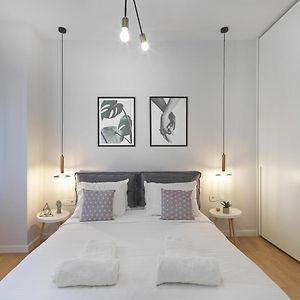 Fresh, New & Ready For You! Rnvtd Apt In Koukaki!