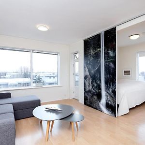 Overlooking The City, Bright & Cozy - Free Parking