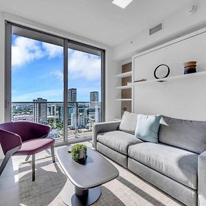 Modern 1 Bed Condo Across From Bayside In Downtown