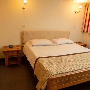 Studio Lit King-Size
