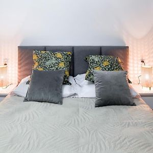 Charming Apartment In Calm And Central Area