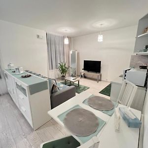 Free Parking In Garage Karolina Plazza, New Cosy Studio With All You Need