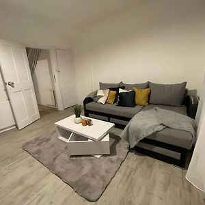 Beautiful 2 Bedroom On Tower Bridge