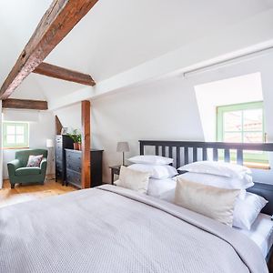 Appartement à 2 Chambres à Coucher
