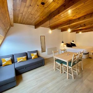Studio Lit King-Size
