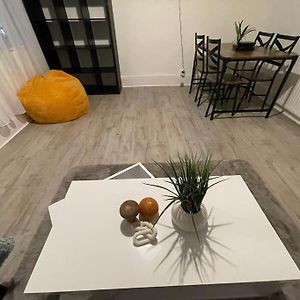 Stunning 2 Bedroom On Tower Bridge