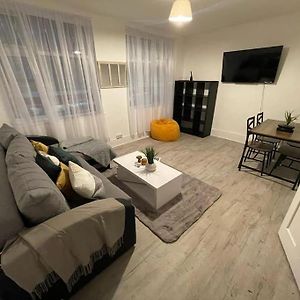 Appartement à 2 Chambres à Coucher