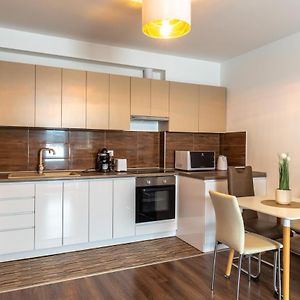 Leo Apartment