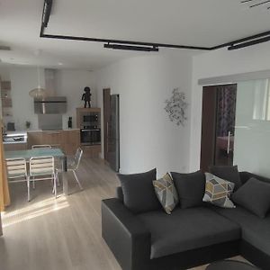 Appartement à 2 Chambres à Coucher