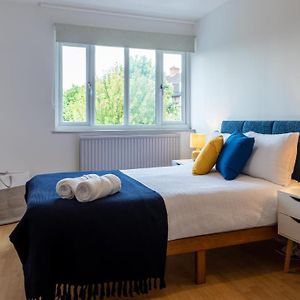 London Bridge 3 Bedroom House With Reception Room, Office And Private Garden