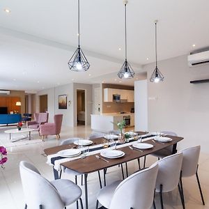 Bintang Goldhill By Plush