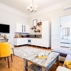 Appartement à 2 Chambres à Coucher