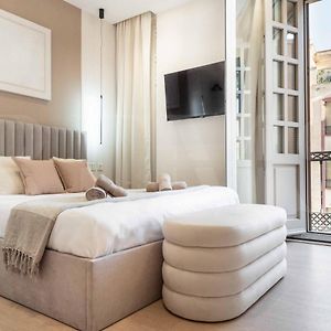 Sophisticated Apartment With Balcony & City Views By Rems